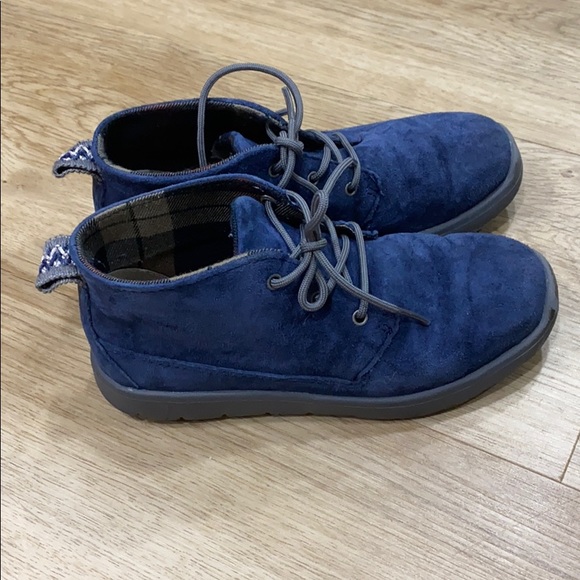 Comfortable, light ugg shoes - Picture 4 of 5